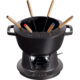 Staub Fondue Sett 20 cm Svart med Blank Innside